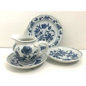 Vintage Set of 4 Blue Danube Creamer, 2 Saucers and 1 Bread Plate Japan EUC